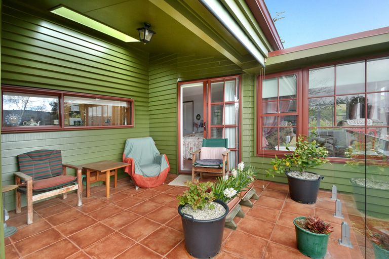 Photo of property in 4a Saint Ronans Road, Macandrew Bay, Dunedin, 9077