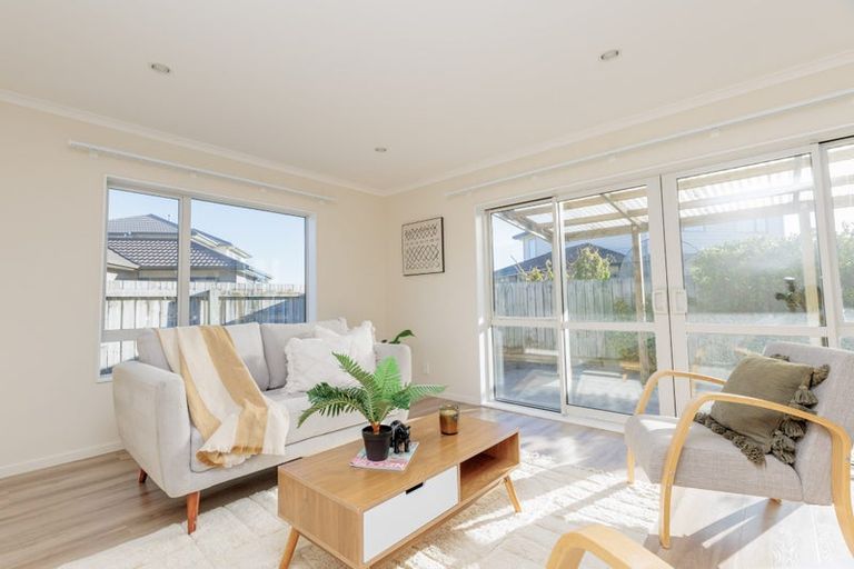 Photo of property in 4 Montego Place, Grenada Village, Wellington, 6037