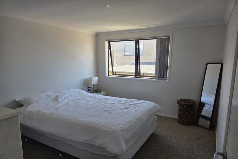 Photo of property in 38 Cockayne Crescent, Sunnynook, Auckland, 0620