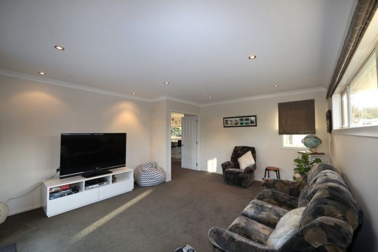 Photo of property in 3 Elizabeth Place, Clive, 4102