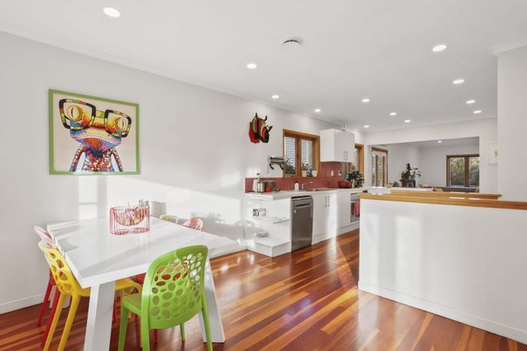 Photo of property in 43 Atkinson Road, Titirangi, Auckland, 0604