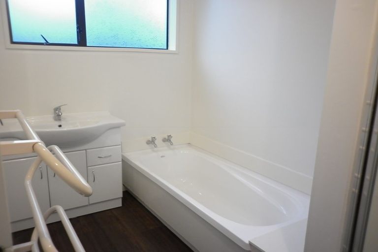 Photo of property in 136 Yaldhurst Road, Sockburn, Christchurch, 8042