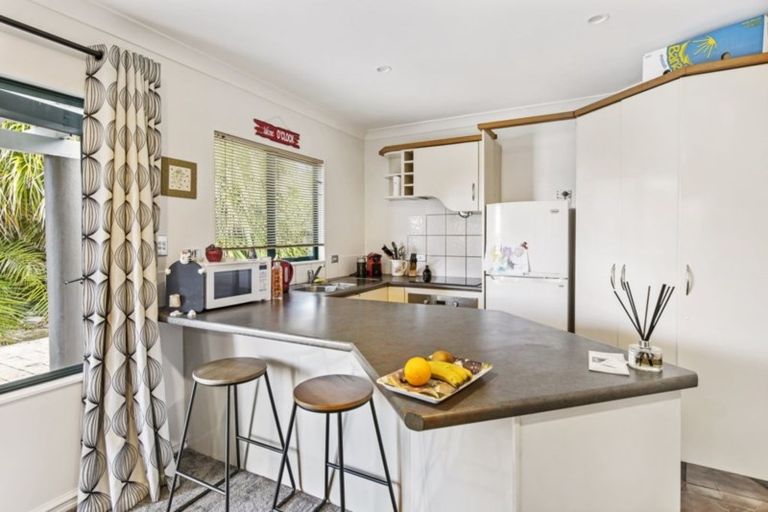 Photo of property in 2 Roseville Road, Gulf Harbour, Whangaparaoa, 0930