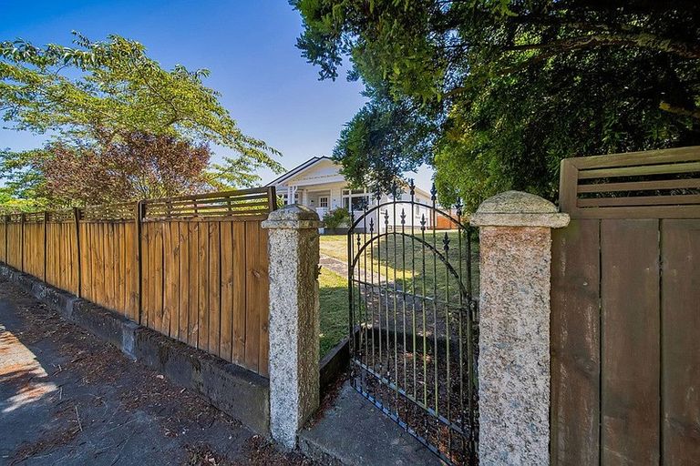 Photo of property in 429 Broadway, Stratford, 4332