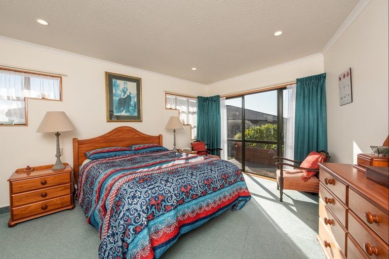 Photo of property in 2 Taranui Way, Paraparaumu Beach, Paraparaumu, 5032