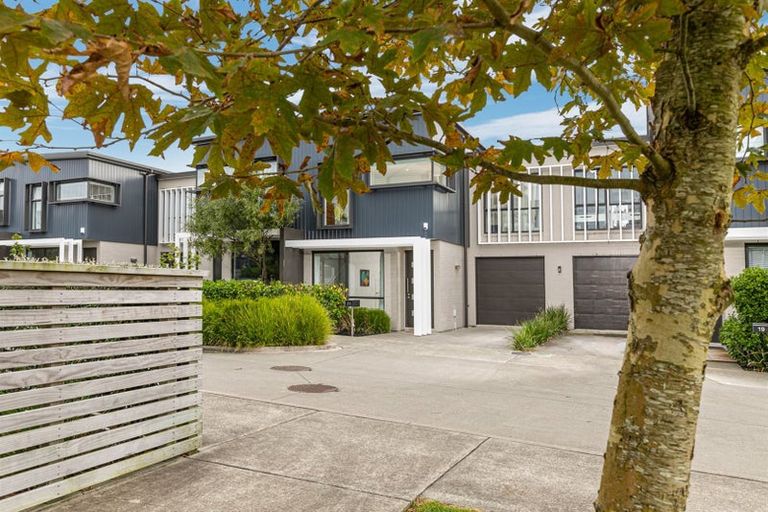 Photo of property in 21 Carder Court, Hobsonville, Auckland, 0618