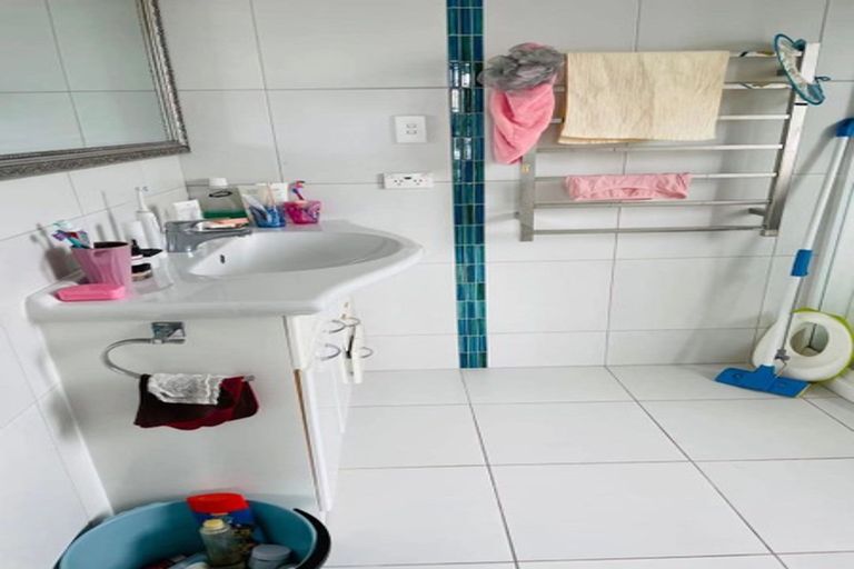 Photo of property in 1001 Whangaparaoa Road, Tindalls Beach, Whangaparaoa, 0930