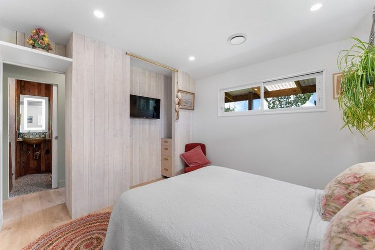 Photo of property in 236 Kiwitahi Road, Helensville, 0875