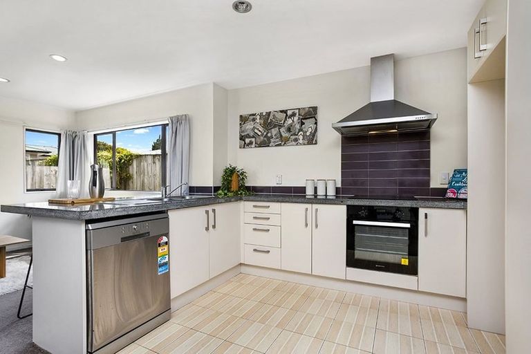 Photo of property in 115a Ennis Avenue, Pakuranga Heights, Auckland, 2010