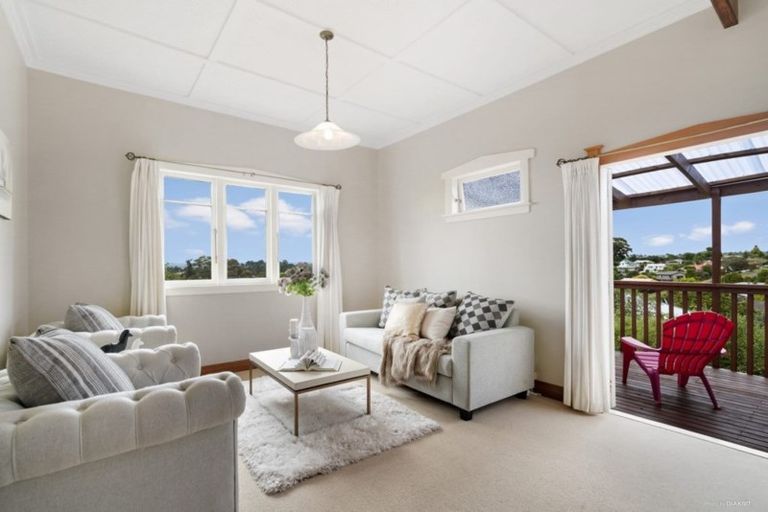 Photo of property in 17 Worthington Place, West Harbour, Auckland, 0618