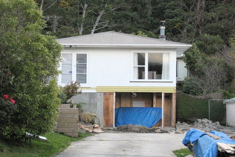 Photo of property in 22 Davis Grove, Wainuiomata, Lower Hutt, 5014