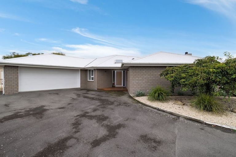 Photo of property in 8 Riverside Way, Amberley, 7410