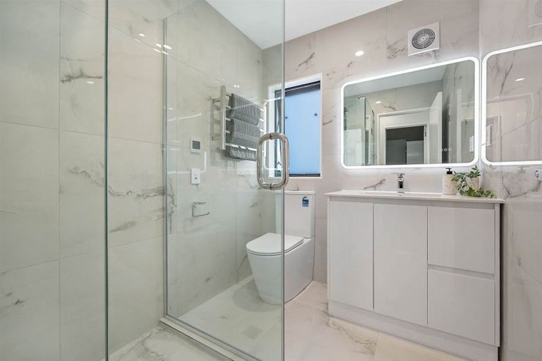 Photo of property in 79a Bond Crescent, Forrest Hill, Auckland, 0620