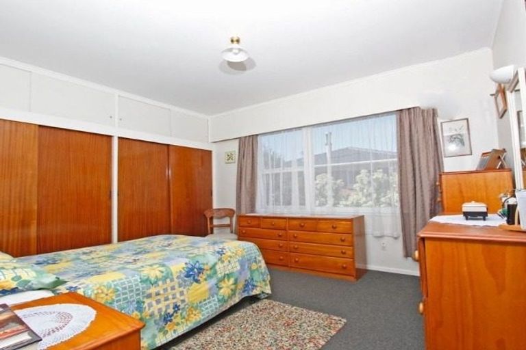 Photo of property in 2/9 Roseburn Place, Pakuranga, Auckland, 2010