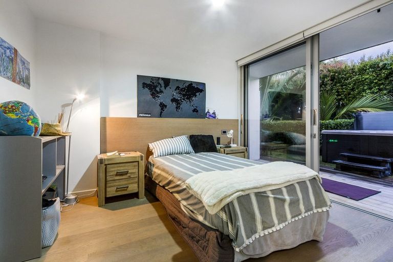 Photo of property in 21 Ocean View Road, Milford, Auckland, 0620