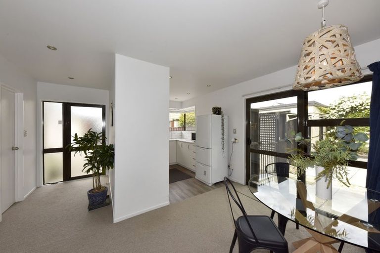 Photo of property in 2/6 Gatonby Place, Avonhead, Christchurch, 8042