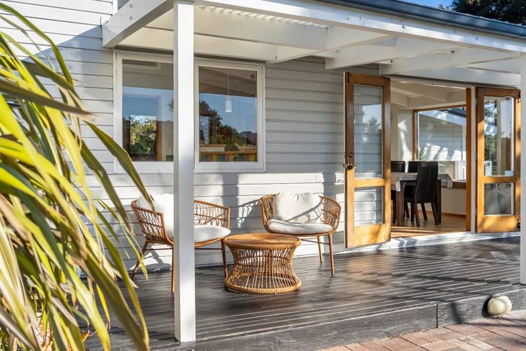 Photo of property in 92 Paekakariki Hill Road, Pauatahanui, Porirua, 5381