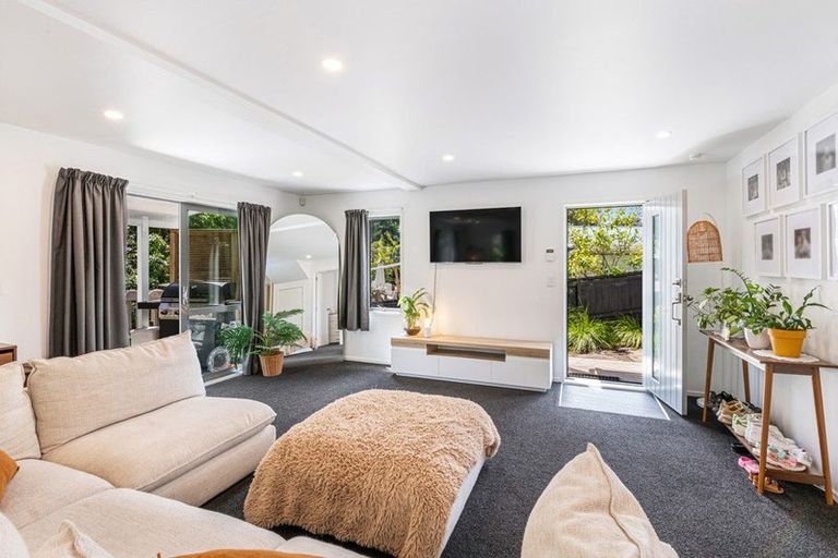 Photo of property in 46a Elliston Crescent, Stanmore Bay, Whangaparaoa, 0932