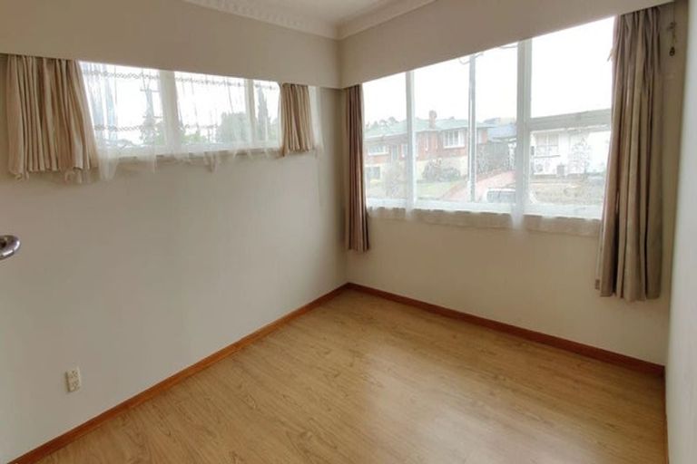 Photo of property in 46 Tiraumea Drive, Pakuranga, Auckland, 2010