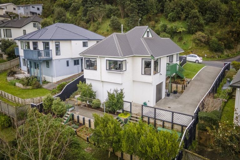 Photo of property in 9 Chastudon Place, Tawa, Wellington, 5028