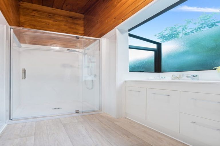 Photo of property in 8 Chardon Place, Henderson, Auckland, 0612