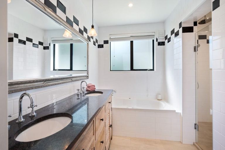 Photo of property in 39 Overdale Drive, Cashmere, Christchurch, 8022