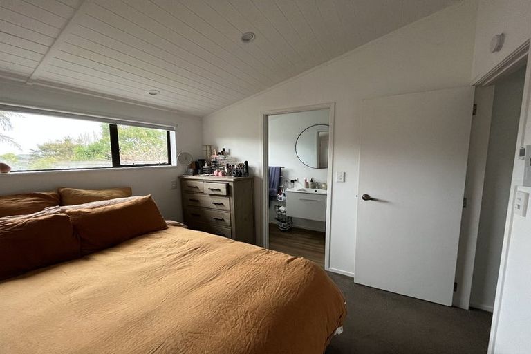 Photo of property in 77 Vipond Road, Stanmore Bay, Whangaparaoa, 0932