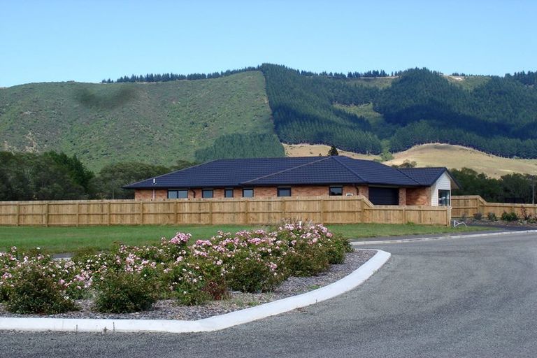 Photo of property in 2 Eric Batchelor Place, Waimate, 7924
