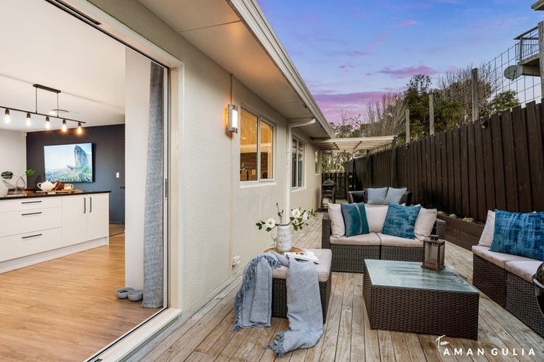 Photo of property in 22 Whangaparaoa Road, Red Beach, 0932