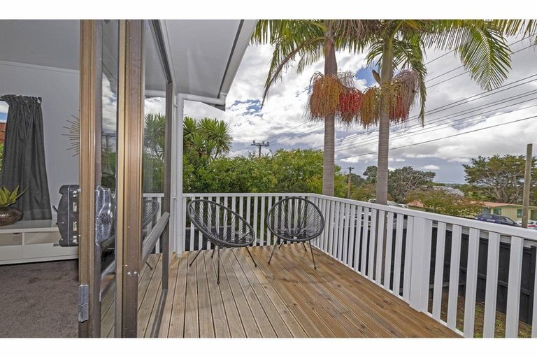 Photo of property in 1/111 Lincoln Park Avenue, Massey, Auckland, 0614