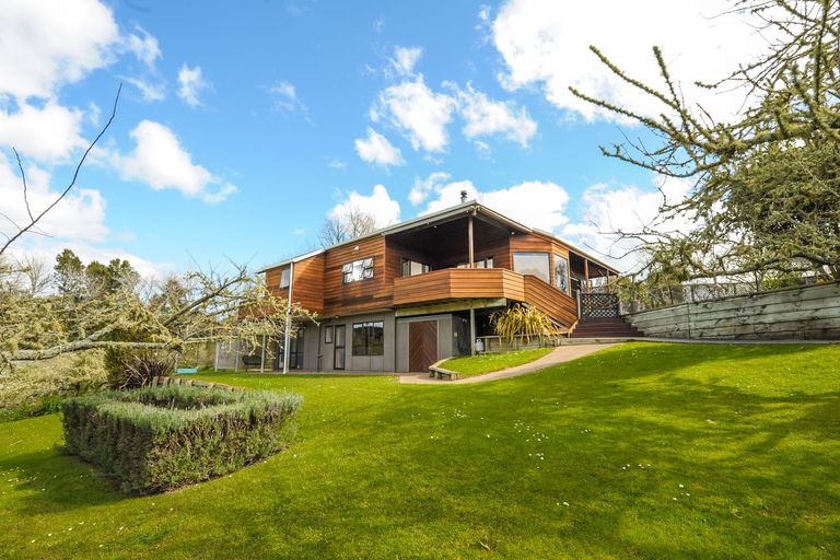 Photo of property in 102 Shaw Road, Oratia, Auckland, 0604