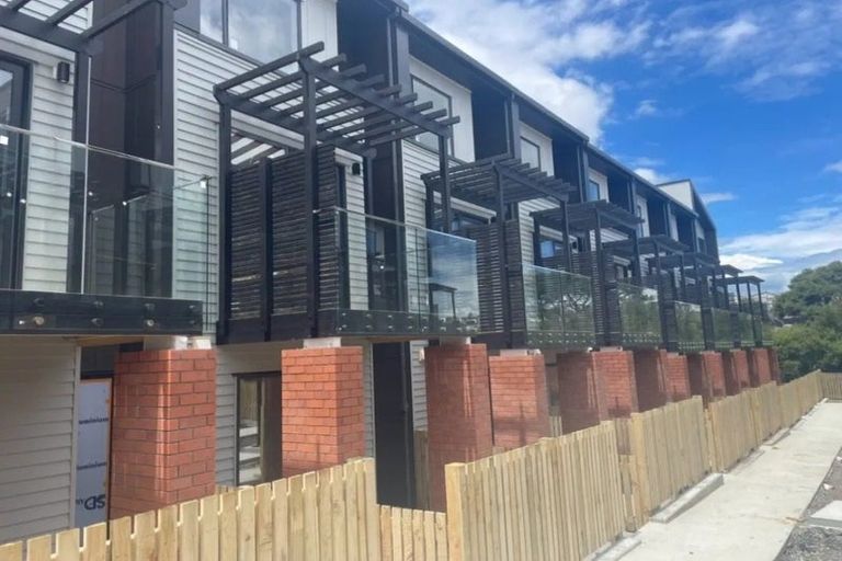 Photo of property in 31 Parkwood Avenue, Westgate, Auckland, 0614