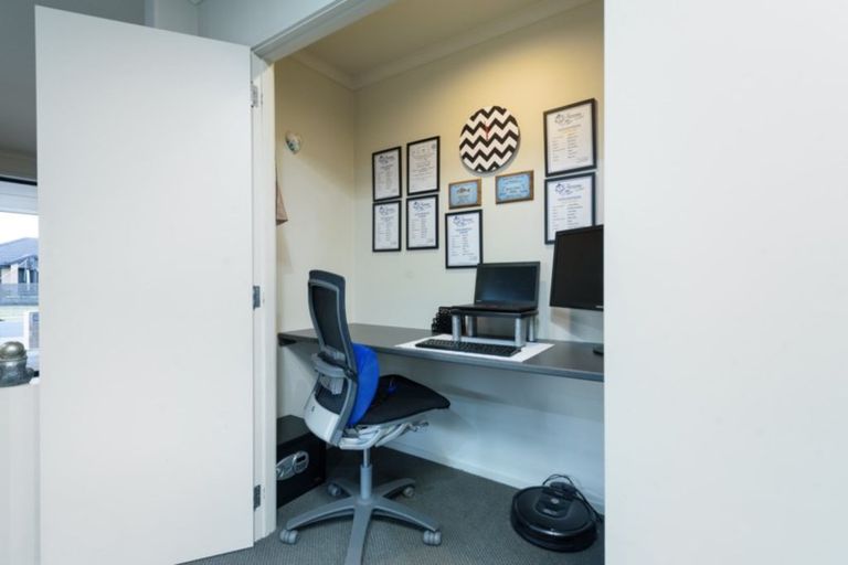 Photo of property in 82 Carrington Drive, Papamoa Beach, Papamoa, 3118