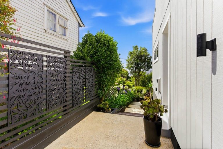 Photo of property in 37 Earls Road, Saint Clair, Dunedin, 9012