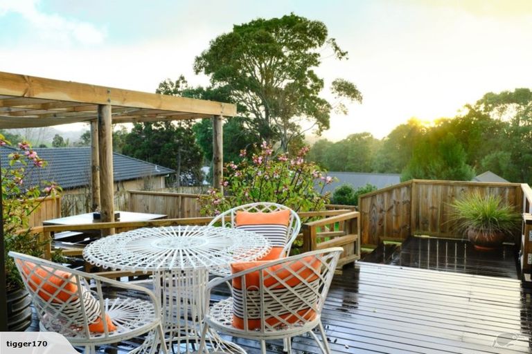 Photo of property in 4 Gavinike Place, Waimauku, 0812