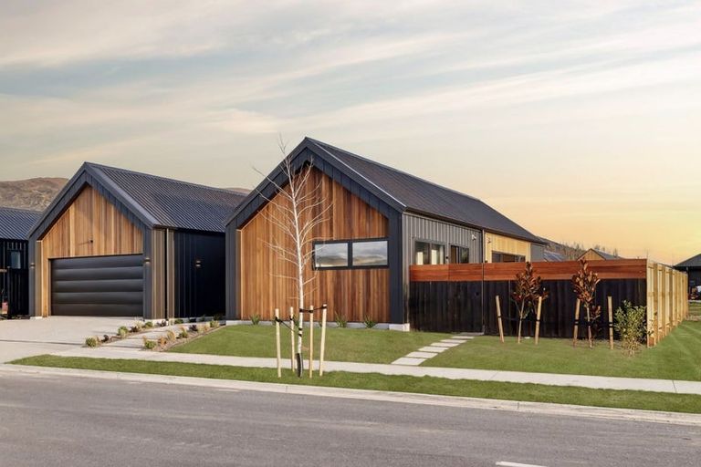 Photo of property in 19 Burbank Road, Wanaka, 9382