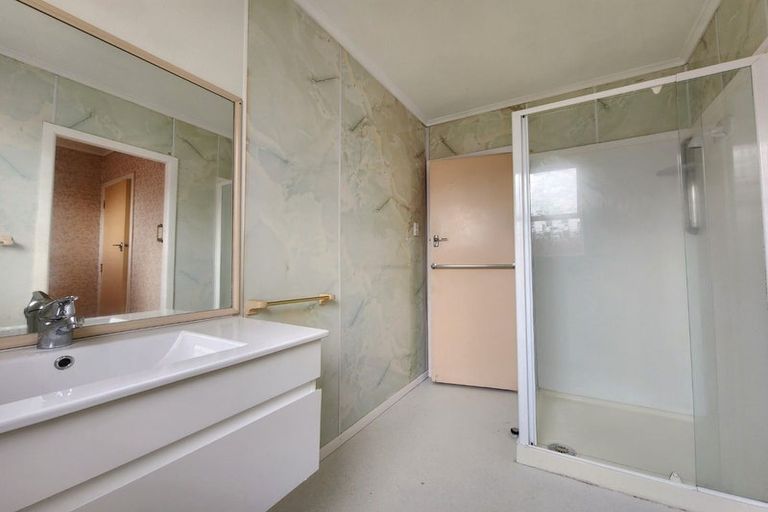 Photo of property in 41 Parrs Cross Road, Henderson, Auckland, 0612