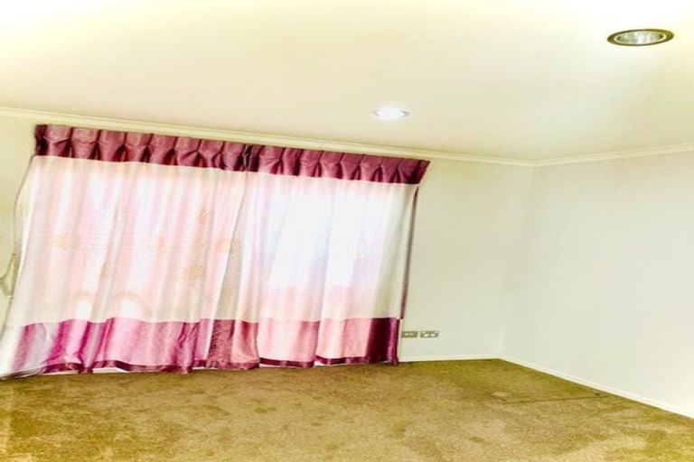 Photo of property in 66a Hutchinsons Road, Bucklands Beach, Auckland, 2014