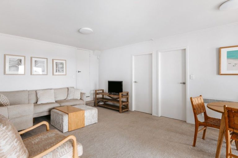 Photo of property in 94 Marine Parade, Mount Maunganui, 3116