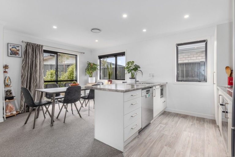 Photo of property in 18 Pateke Drive, Kenepuru, Porirua, 5022