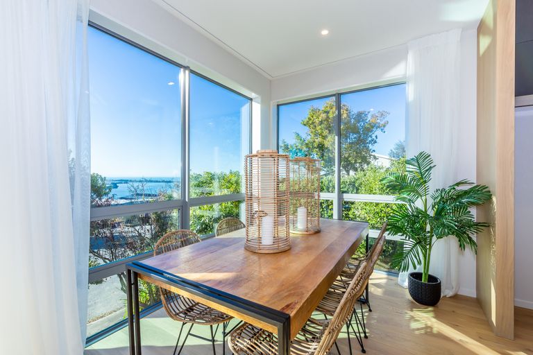 Photo of property in 10 Hilltop Lane, Mount Pleasant, Christchurch, 8081