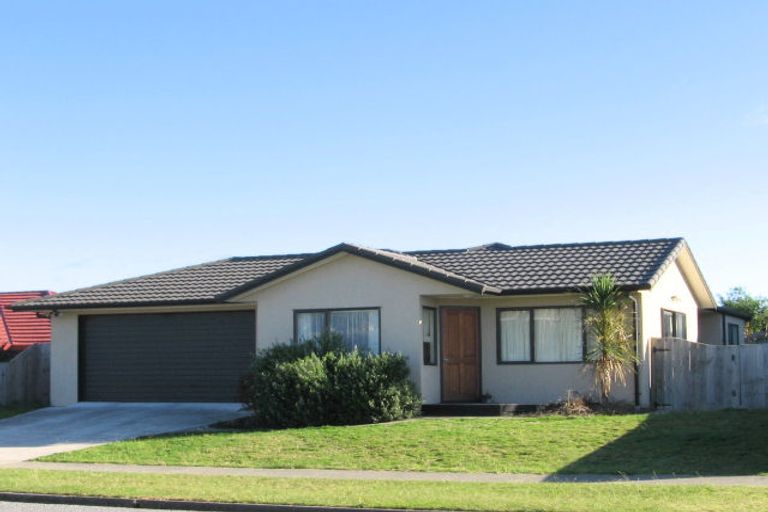 Photo of property in 121 Queens Road, Waikanae Beach, Waikanae, 5036
