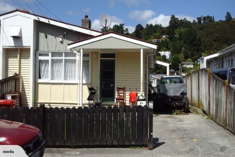 Photo of property in 35 Hanson Grove, Stokes Valley, Lower Hutt, 5019