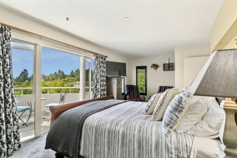 Photo of property in 27 Te Urunga Place, Acacia Bay, Taupo, 3330