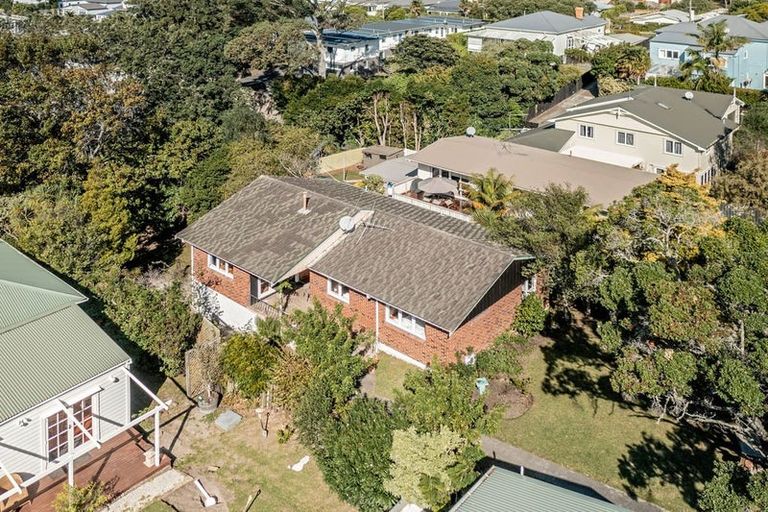 Photo of property in 16 William Bond Street, Stanley Point, Auckland, 0624