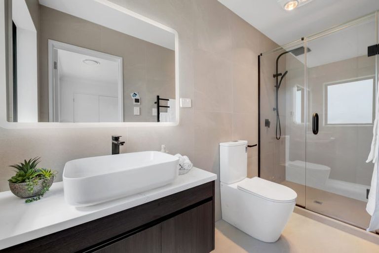 Photo of property in 14 Parkmore Drive, Rosehill, Papakura, 2113