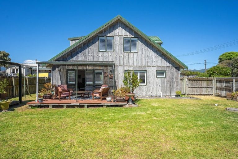Photo of property in 19 Dixie Street, Te Horo Beach, Otaki, 5581