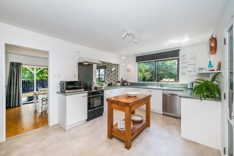 Photo of property in 10 Kanawa Street, Waikanae, 5036