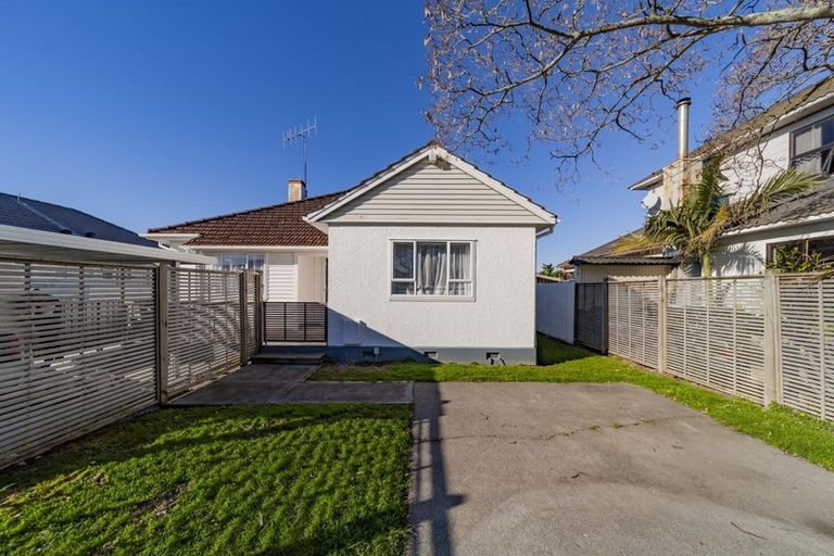 Photo of property in 16 Nuffield Avenue, Marewa, Napier, 4110