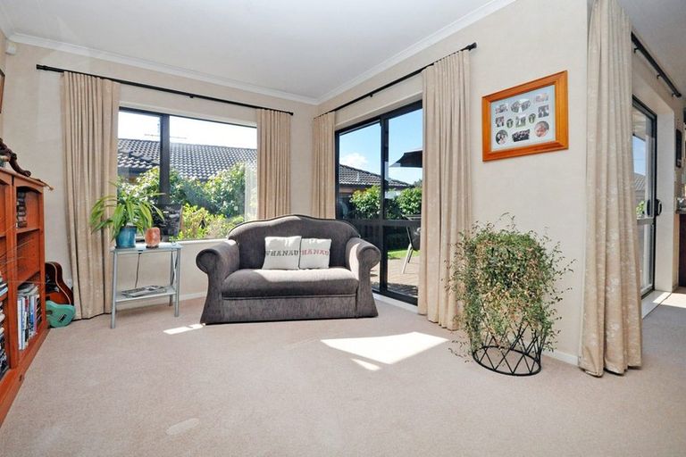 Photo of property in 219 Carnoustie Drive, Wattle Downs, Auckland, 2103